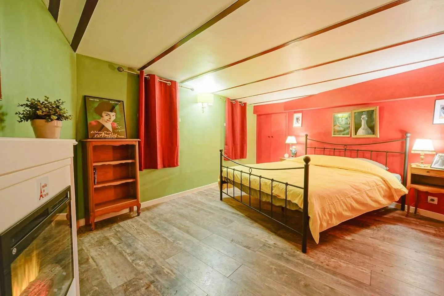 Amelie In Paris Apartment
