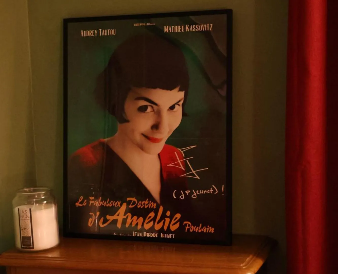 Amelie In Paris Apartment